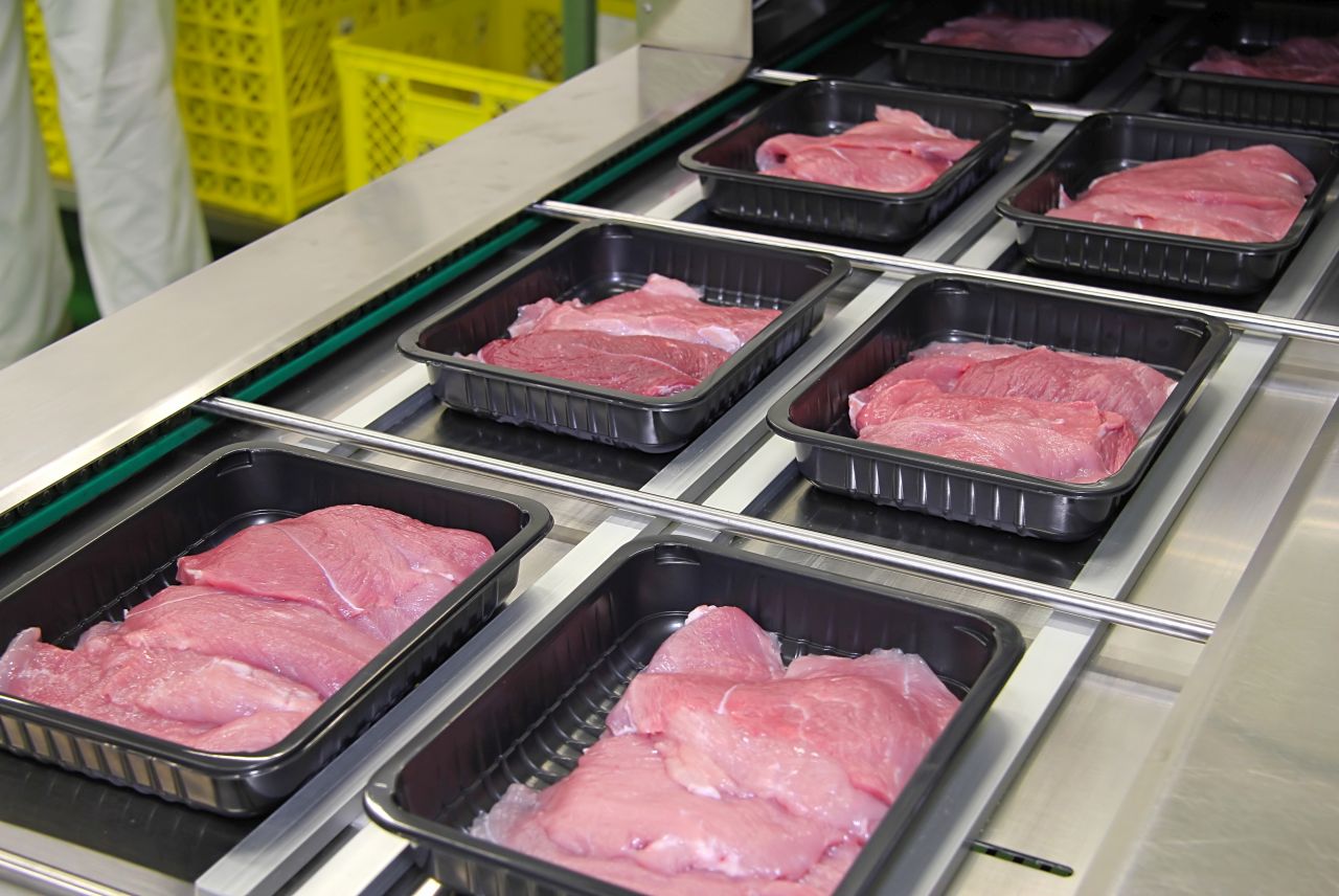 Jak bezpiecznie przechowywać mięso?