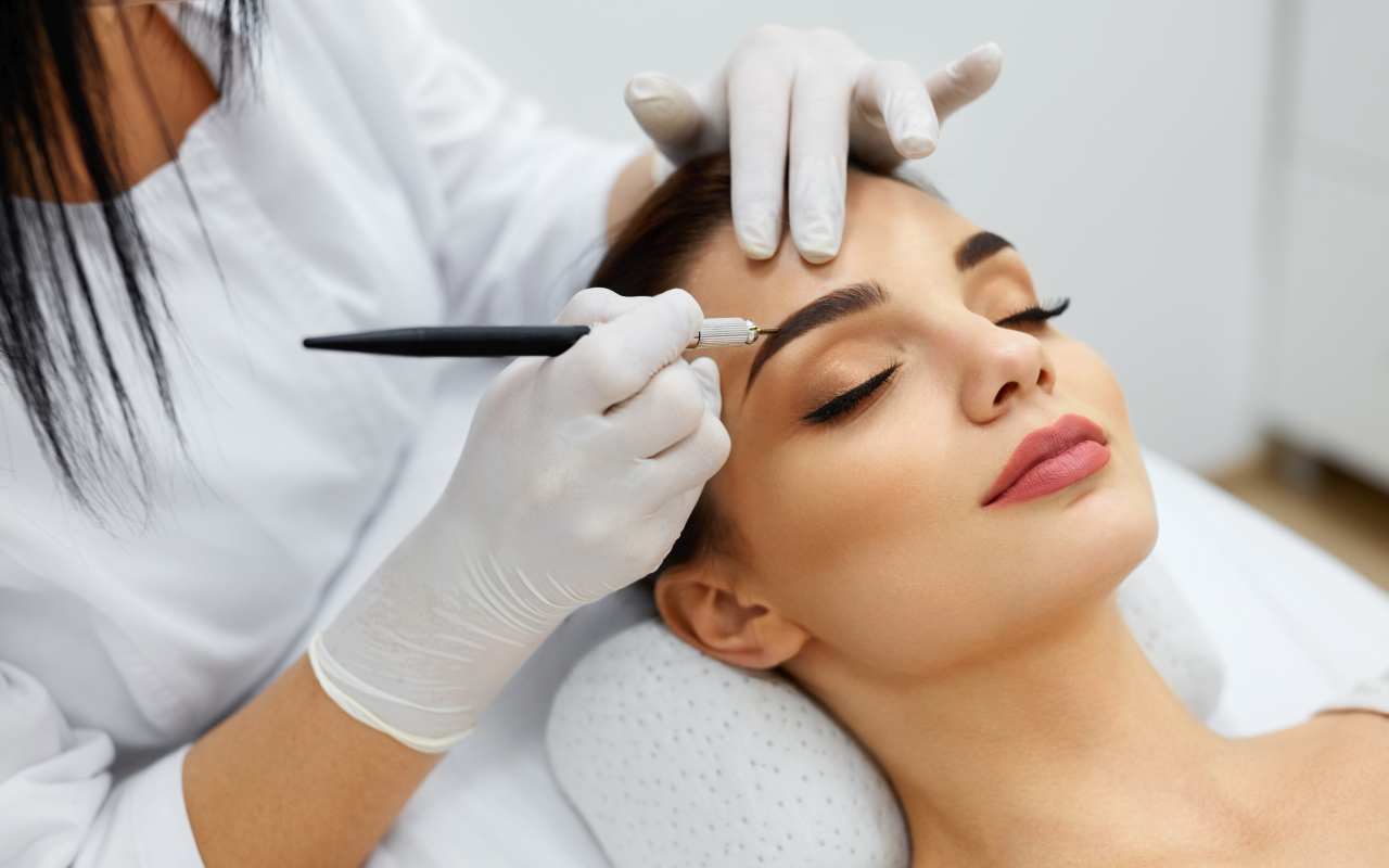 Gojenie się makijażu permanentnego brwi – na co należy się przygotować po zabiegu?