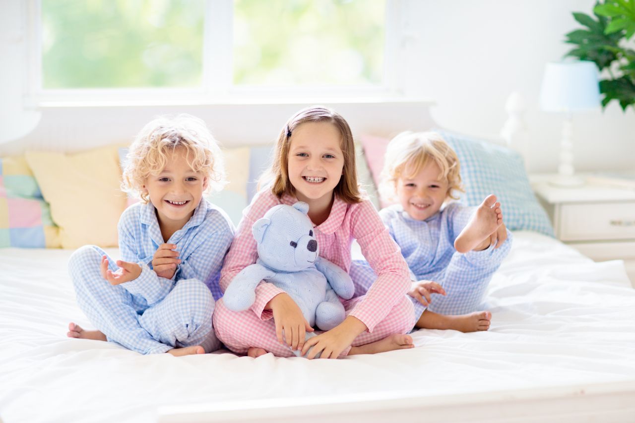 Łóżko podwójne – czyli jak wyposażyć pokój rodzeństwa?