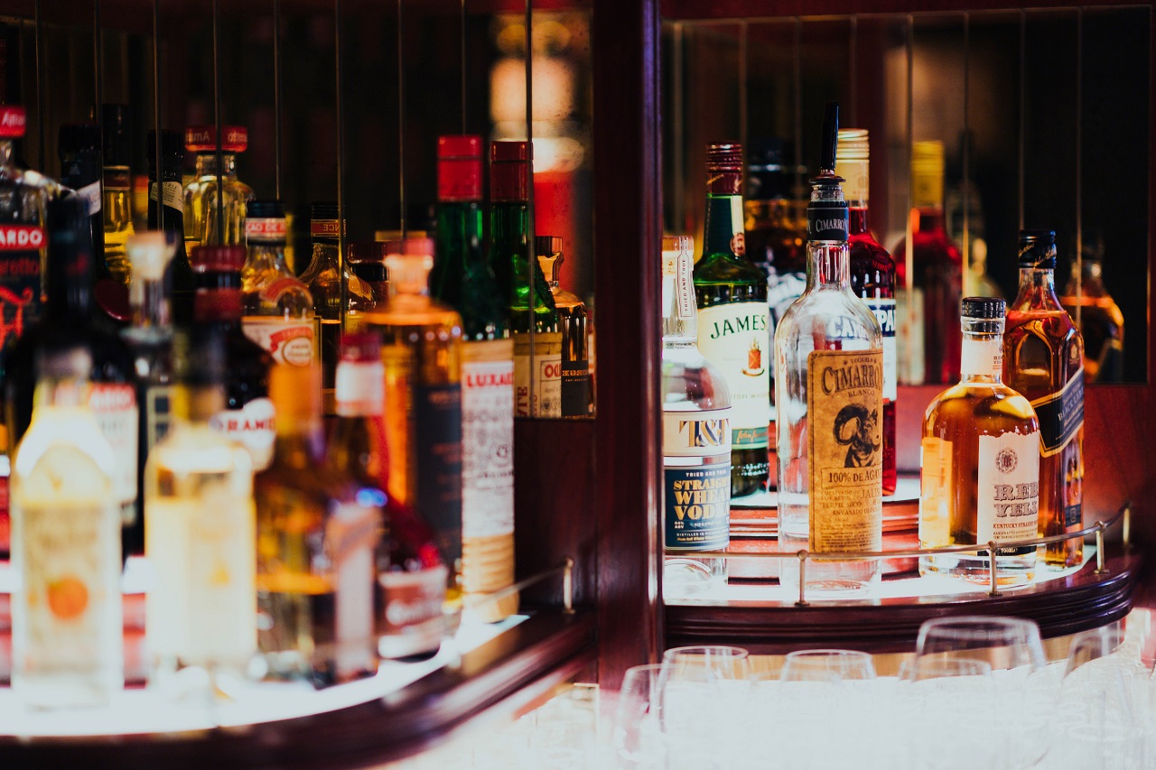 Open bar na przyjęciu – jakie trunki zamówić?