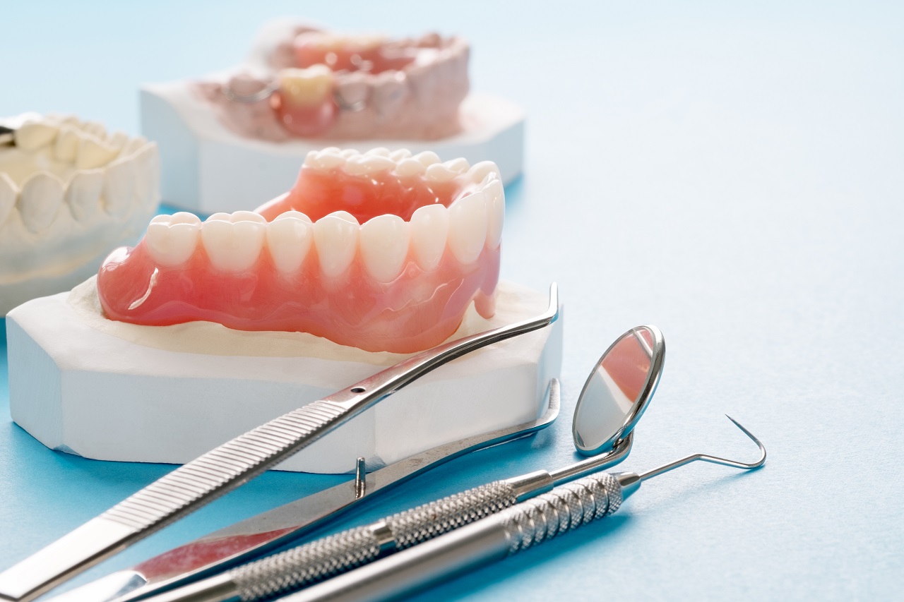 Jakie obowiązki można pełnić w gabinecie stomatologicznym posiadając tytuł technika dentystycznego?