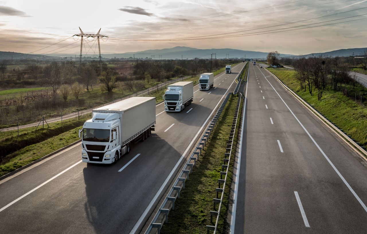 Transport ciężarowy – jakie ma zalety?